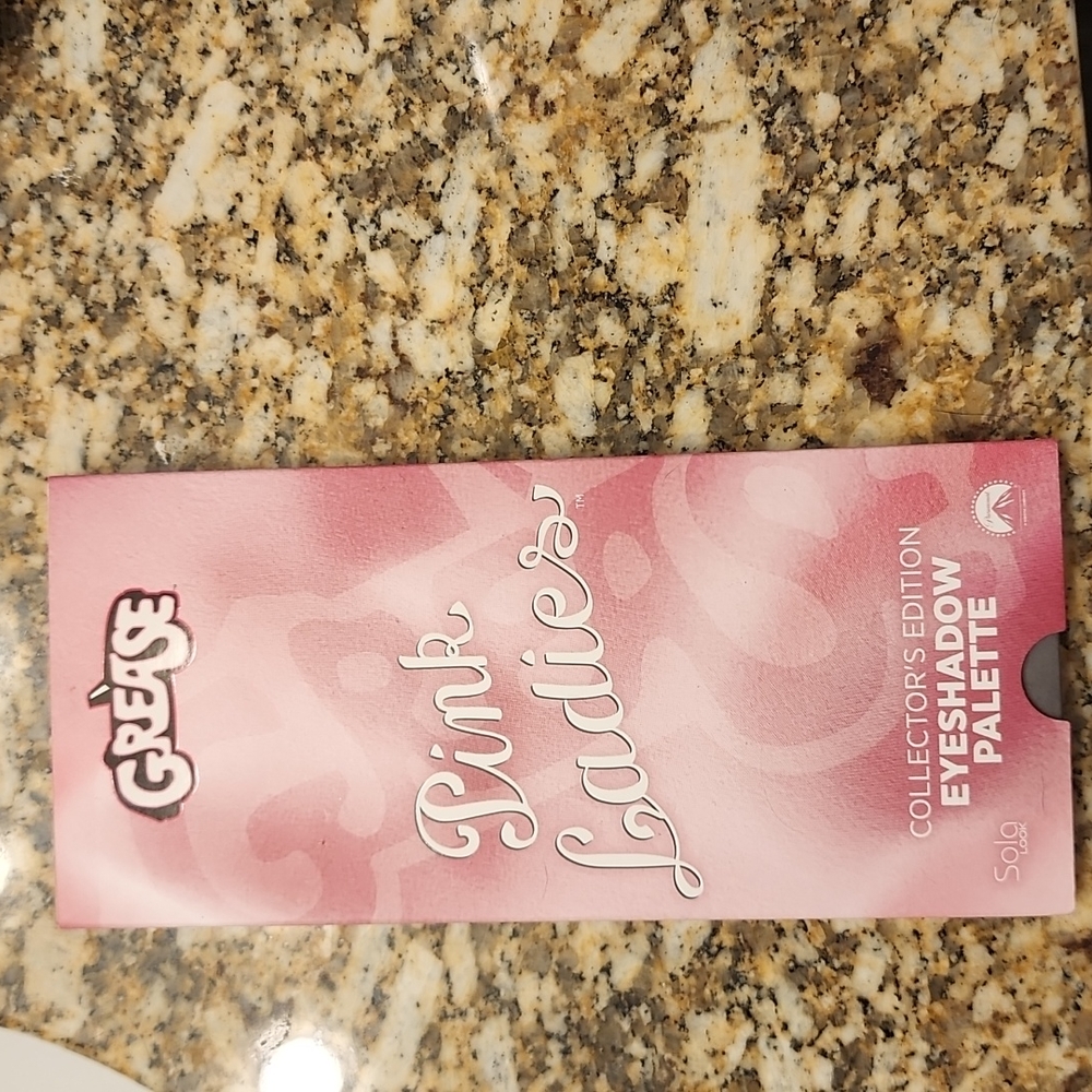 Sola Pink Ladies eyeshadow palette